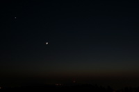 Venus,Mond und Jupiter am Abendhimmel über der Burg Steinsberg
