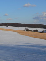Abgeerntete Felder im Schnee bei Steinsfurt